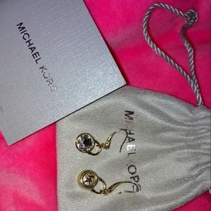 MICHAEL KORS DROP EARRINGS 🦋